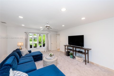 Casa en venta en Pinecrest, Florida, 5 dormitorios, 371.7 m2 № 1847689 - foto 10
