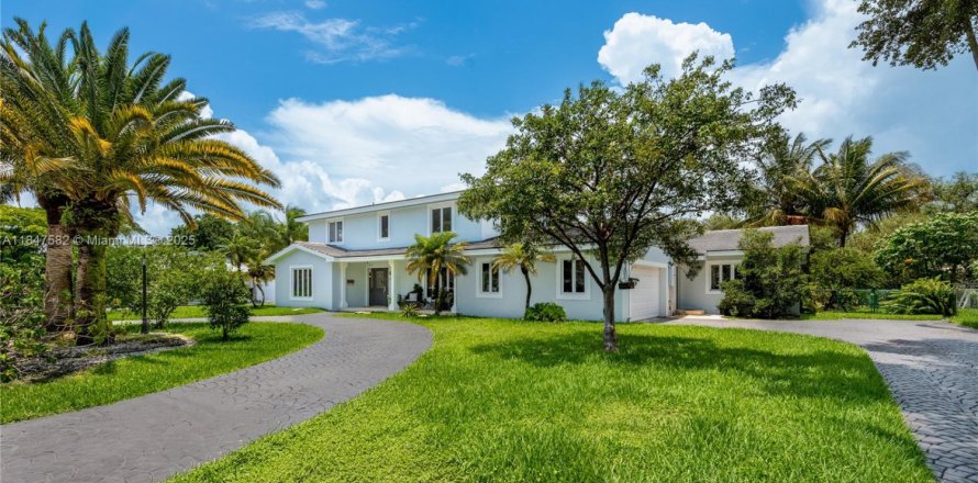 Casa en Pinecrest, Florida 5 dormitorios, 371.7 m2 № 1847689