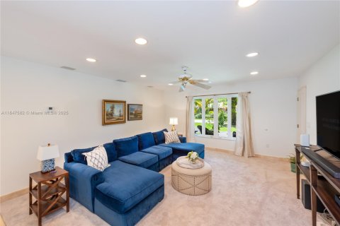 Casa en venta en Pinecrest, Florida, 5 dormitorios, 371.7 m2 № 1847689 - foto 9