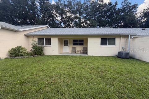 Villa ou maison à louer à Ocala, Floride: 2 chambres, 99.59 m2 № 2358852 - photo 18