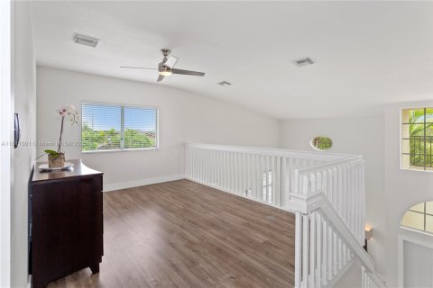 House in Cutler Bay, Florida 5 bedrooms, 251.86 sq.m. № 1756498 - photo 11