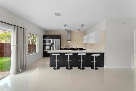 House in Cutler Bay, Florida 5 bedrooms, 251.86 sq.m. № 1756498 - photo 6