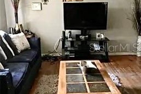 House in Tampa, Florida 3 bedrooms, 109.25 sq.m. № 1885839 - photo 2