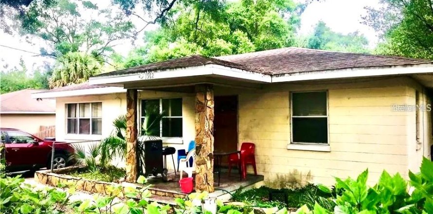 House in Tampa, Florida 3 bedrooms, 109.25 sq.m. № 1885839