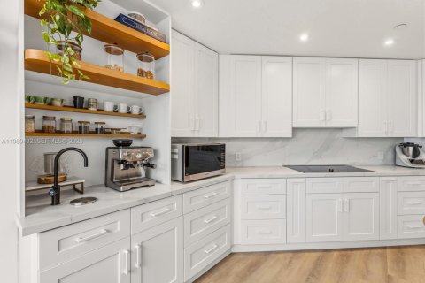 Купить кондоминиум в Ки-Бискейн, Флорида 4 спальни, 290.51м2, № 2058922 - фото 8