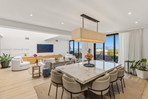 Кондоминиум с 4 спальнями в Ки-Бискейн, Флорида № 2058922