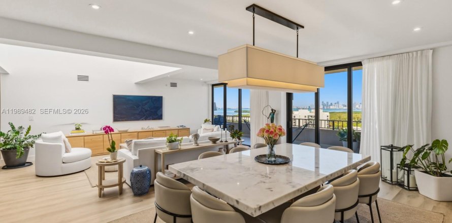 Кондоминиум с 4 спальнями в Ки-Бискейн, Флорида № 2058922