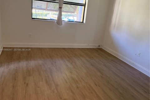 Condo in Miami, Florida, 1 bedroom  № 2029546 - photo 8