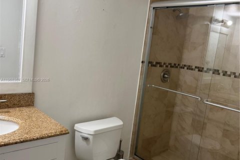Condo in Miami, Florida, 1 bedroom  № 2029546 - photo 5