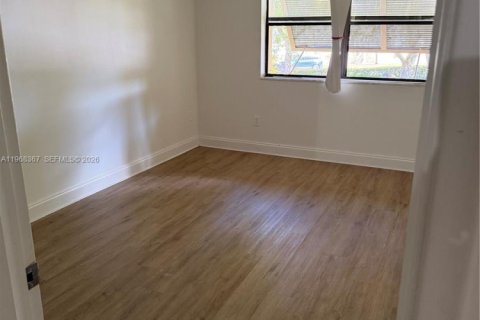 Condo in Miami, Florida, 1 bedroom  № 2029546 - photo 6