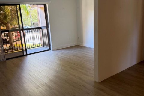 Condo in Miami, Florida, 1 bedroom  № 2029546 - photo 3