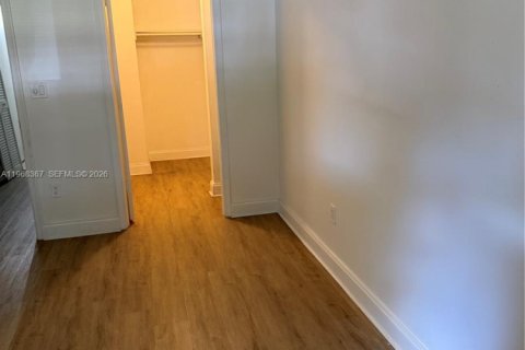 Condo in Miami, Florida, 1 bedroom  № 2029546 - photo 7