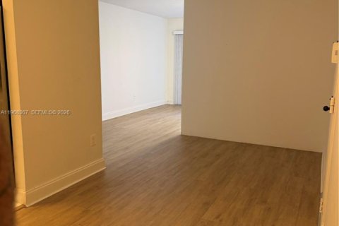 Condo in Miami, Florida, 1 bedroom  № 2029546 - photo 10