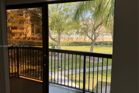 Condo in Miami, Florida, 1 bedroom  № 2029546 - photo 9