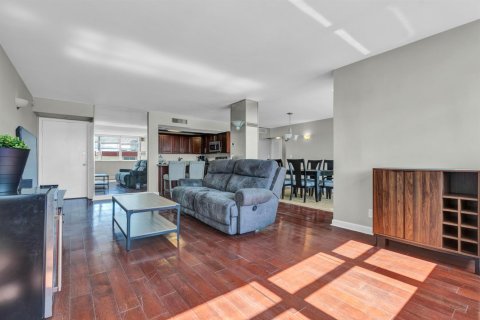 Купить кондоминиум в Холливуд, Флорида 3 комнаты, 116.31м2, № 2087208 - фото 4