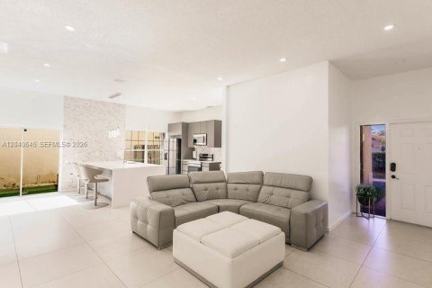 House in Cutler Bay, Florida 3 bedrooms, 127.55 sq.m. № 2087639 - photo 13
