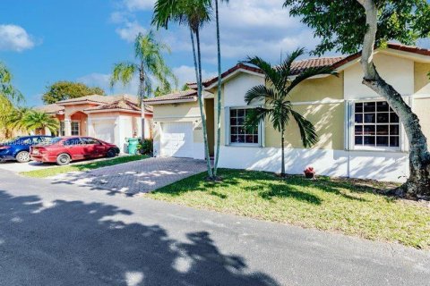 House in Cutler Bay, Florida 3 bedrooms, 127.55 sq.m. № 2087639 - photo 4