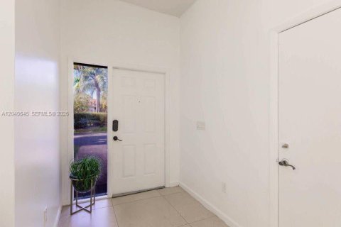 House in Cutler Bay, Florida 3 bedrooms, 127.55 sq.m. № 2087639 - photo 5