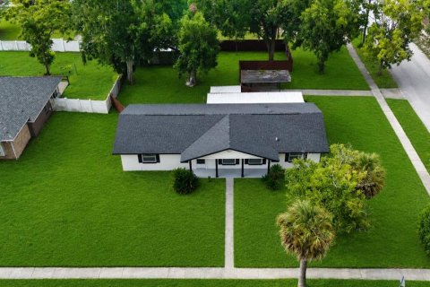 Casa en venta en Mount Dora, Florida, 4 dormitorios, 154.59 m2 № 2267073 - foto 2
