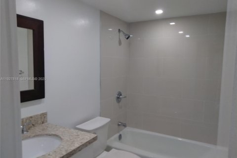 Снять в аренду кондоминиум в Майами, Флорида 2 спальни, 95.97м2, № 1988118 - фото 19