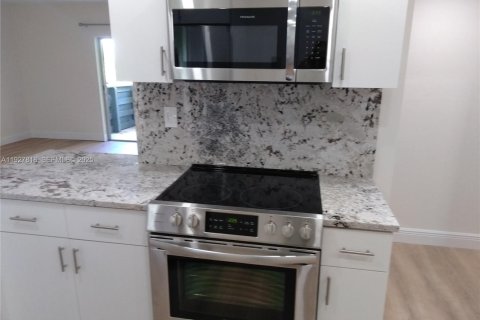 Снять в аренду кондоминиум в Майами, Флорида 2 спальни, 95.97м2, № 1988118 - фото 9