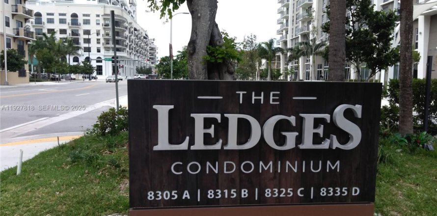 Кондоминиум с 2 спальнями в Майами, Флорида № 1988118