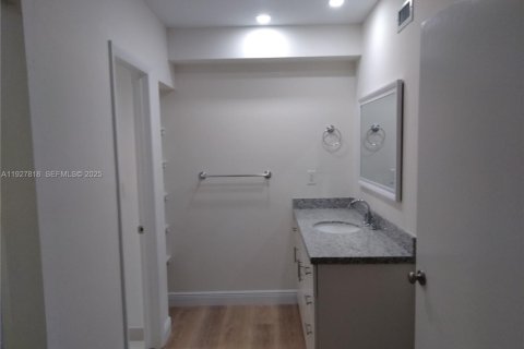 Снять в аренду кондоминиум в Майами, Флорида 2 спальни, 95.97м2, № 1988118 - фото 24