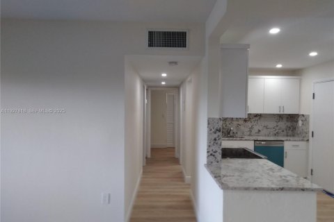 Снять в аренду кондоминиум в Майами, Флорида 2 спальни, 95.97м2, № 1988118 - фото 15