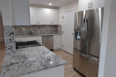 Снять в аренду кондоминиум в Майами, Флорида 2 спальни, 95.97м2, № 1988118 - фото 6