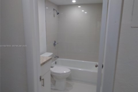 Снять в аренду кондоминиум в Майами, Флорида 2 спальни, 95.97м2, № 1988118 - фото 20