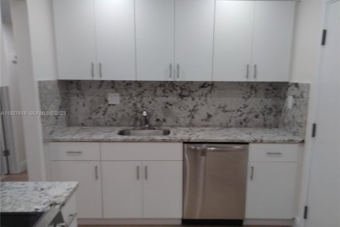 Снять в аренду кондоминиум в Майами, Флорида 2 спальни, 95.97м2, № 1988118 - фото 10