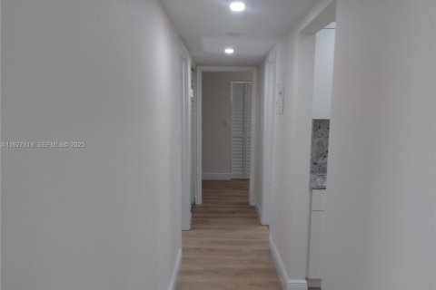 Снять в аренду кондоминиум в Майами, Флорида 2 спальни, 95.97м2, № 1988118 - фото 13