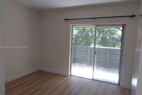 Снять в аренду кондоминиум в Майами, Флорида 2 спальни, 95.97м2, № 1988118 - фото 18