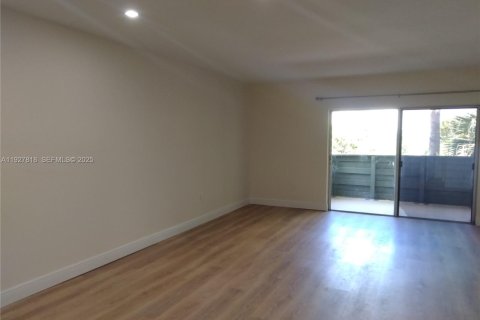 Снять в аренду кондоминиум в Майами, Флорида 2 спальни, 95.97м2, № 1988118 - фото 3