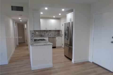 Снять в аренду кондоминиум в Майами, Флорида 2 спальни, 95.97м2, № 1988118 - фото 12