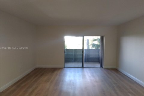 Снять в аренду кондоминиум в Майами, Флорида 2 спальни, 95.97м2, № 1988118 - фото 2