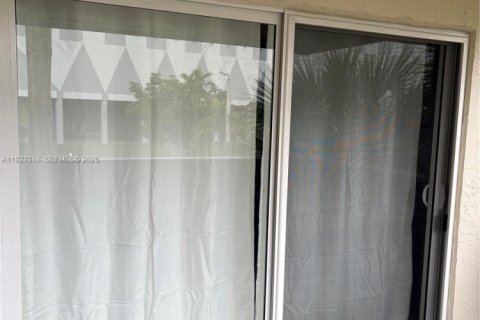 Снять в аренду кондоминиум в Майами, Флорида 2 спальни, 95.97м2, № 1988118 - фото 4