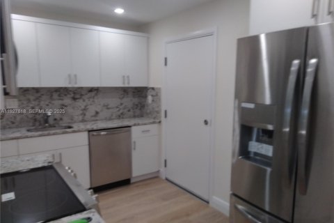 Снять в аренду кондоминиум в Майами, Флорида 2 спальни, 95.97м2, № 1988118 - фото 8