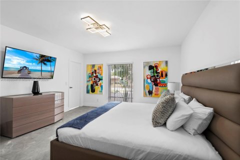 Villa ou maison à louer à Hollywood, Floride: 8 chambres, 463.58 m2 № 2194489 - photo 28