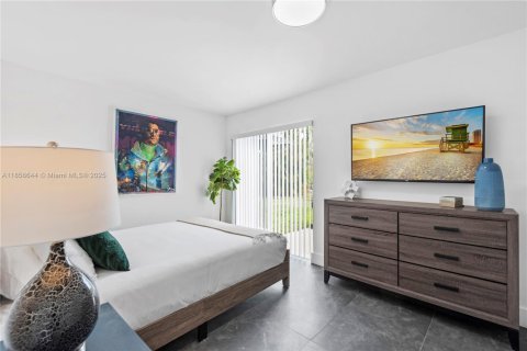 Villa ou maison à louer à Hollywood, Floride: 8 chambres, 463.58 m2 № 2194489 - photo 23