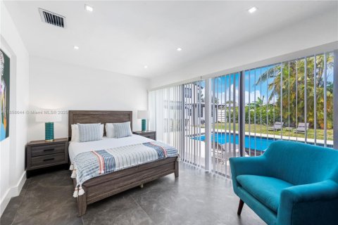 Villa ou maison à louer à Hollywood, Floride: 8 chambres, 463.58 m2 № 2194489 - photo 22