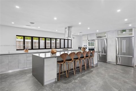 Villa ou maison à louer à Hollywood, Floride: 8 chambres, 463.58 m2 № 2194489 - photo 9
