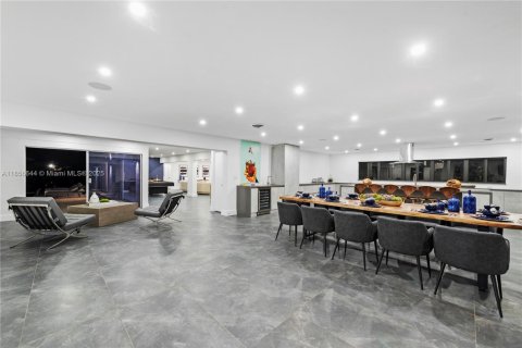 Villa ou maison à louer à Hollywood, Floride: 8 chambres, 463.58 m2 № 2194489 - photo 12