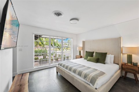 Villa ou maison à louer à Hollywood, Floride: 8 chambres, 463.58 m2 № 2194489 - photo 25