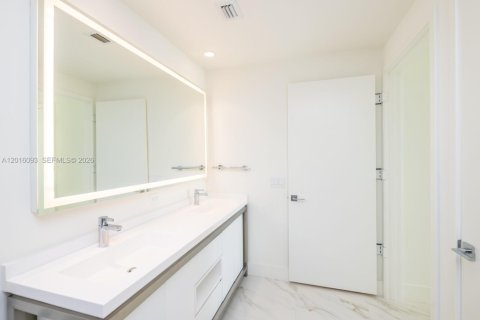 Copropriété à louer à Sunrise, Floride: 2 chambres, 95.97 m2 № 2087623 - photo 24