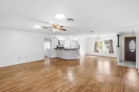 House in Inverness, Florida 3 bedrooms, 192.4 sq.m. № 2231654 - photo 5