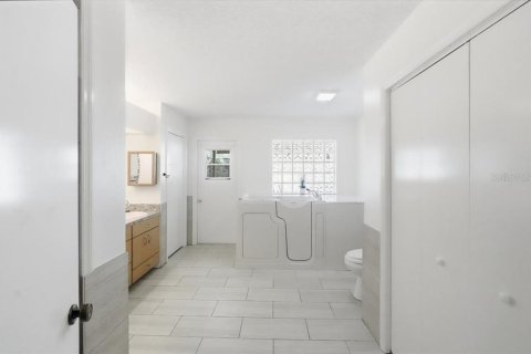 House in Inverness, Florida 3 bedrooms, 192.4 sq.m. № 2231654 - photo 13