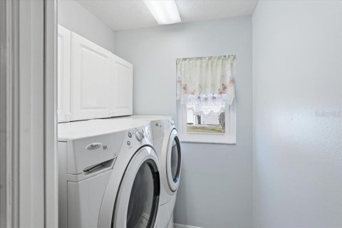 House in Inverness, Florida 3 bedrooms, 192.4 sq.m. № 2231654 - photo 9
