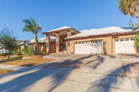 House in Apollo Beach, Florida 4 bedrooms, 276.29 sq.m. № 1564690 - photo 2