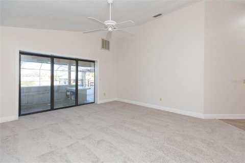 House in Apollo Beach, Florida 4 bedrooms, 276.29 sq.m. № 1564690 - photo 13